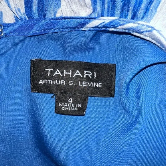 Formal blue & white dress with belt and keyhole in the top. Size 4. - Picture 5 of 5